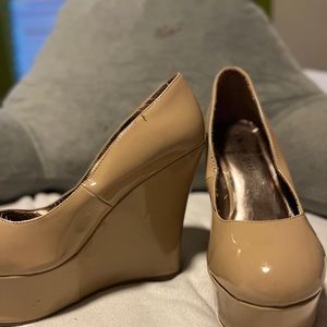 Beige wedged-heels (Paton leather)
